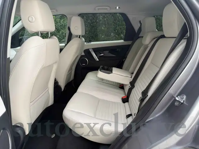 Land Rover Discovery Sport view 11