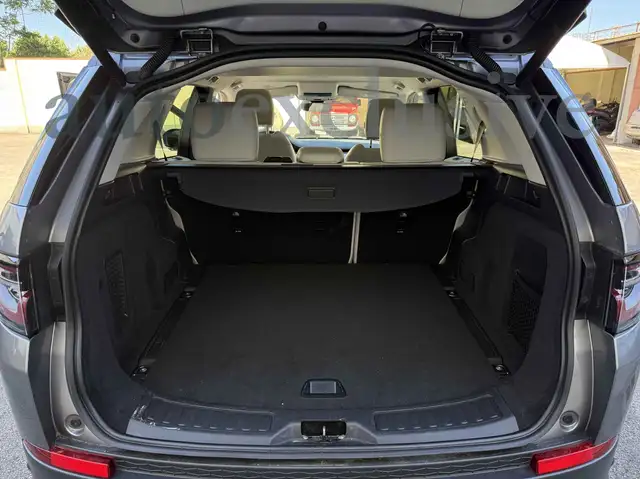 Land Rover Discovery Sport view 14