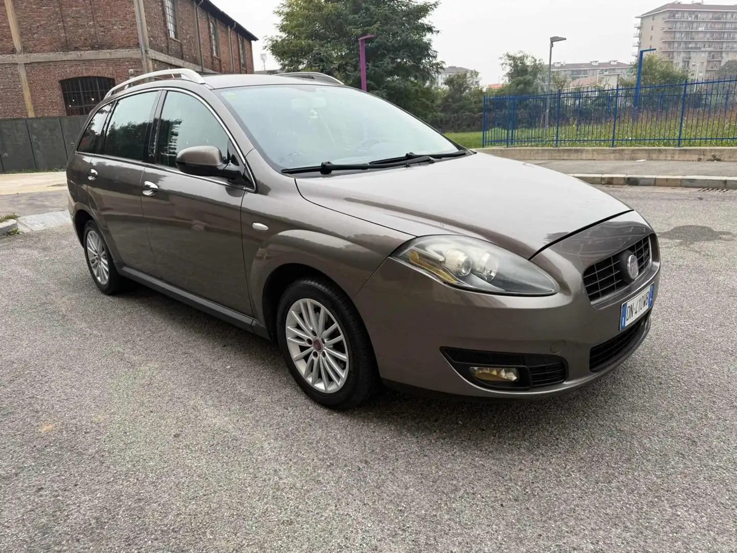 Fiat Croma 1.9 Multijet Emotion Beige - 1