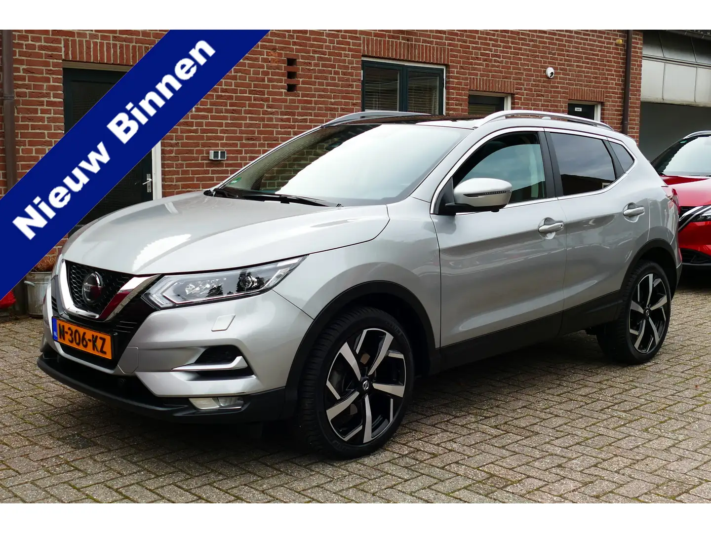 Nissan Qashqai 1.3 160pk DIG-T Tekna + Panodak, 360 Camera, Leer, Grijs - 1