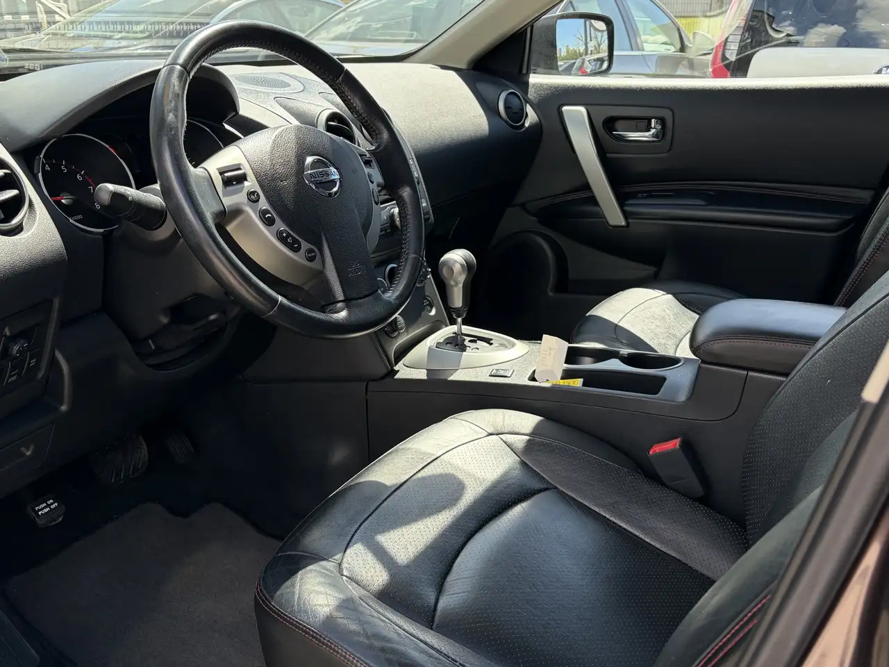 Nissan Rogue снимка Nissan Rogue