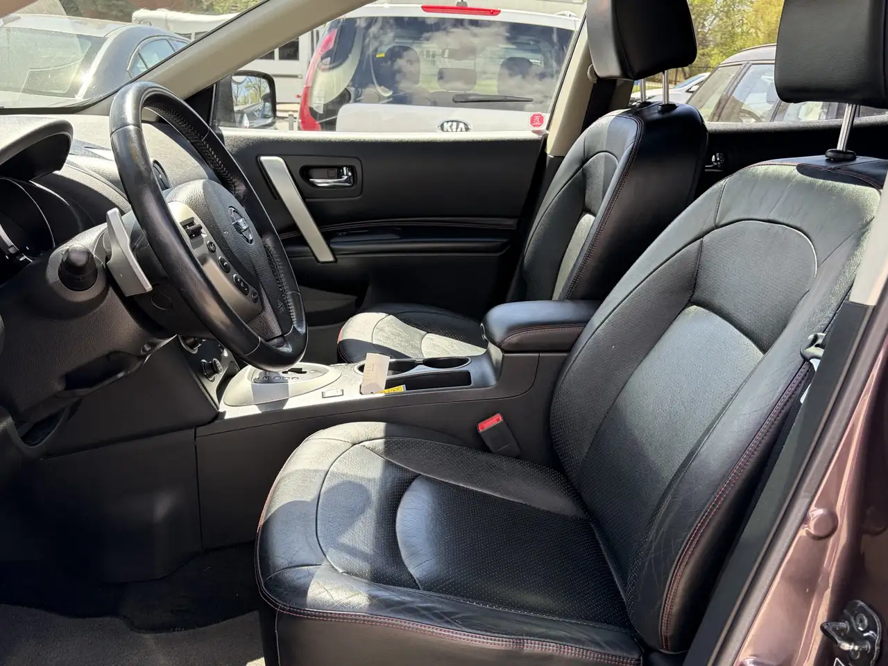Nissan Rogue снимка Nissan Rogue