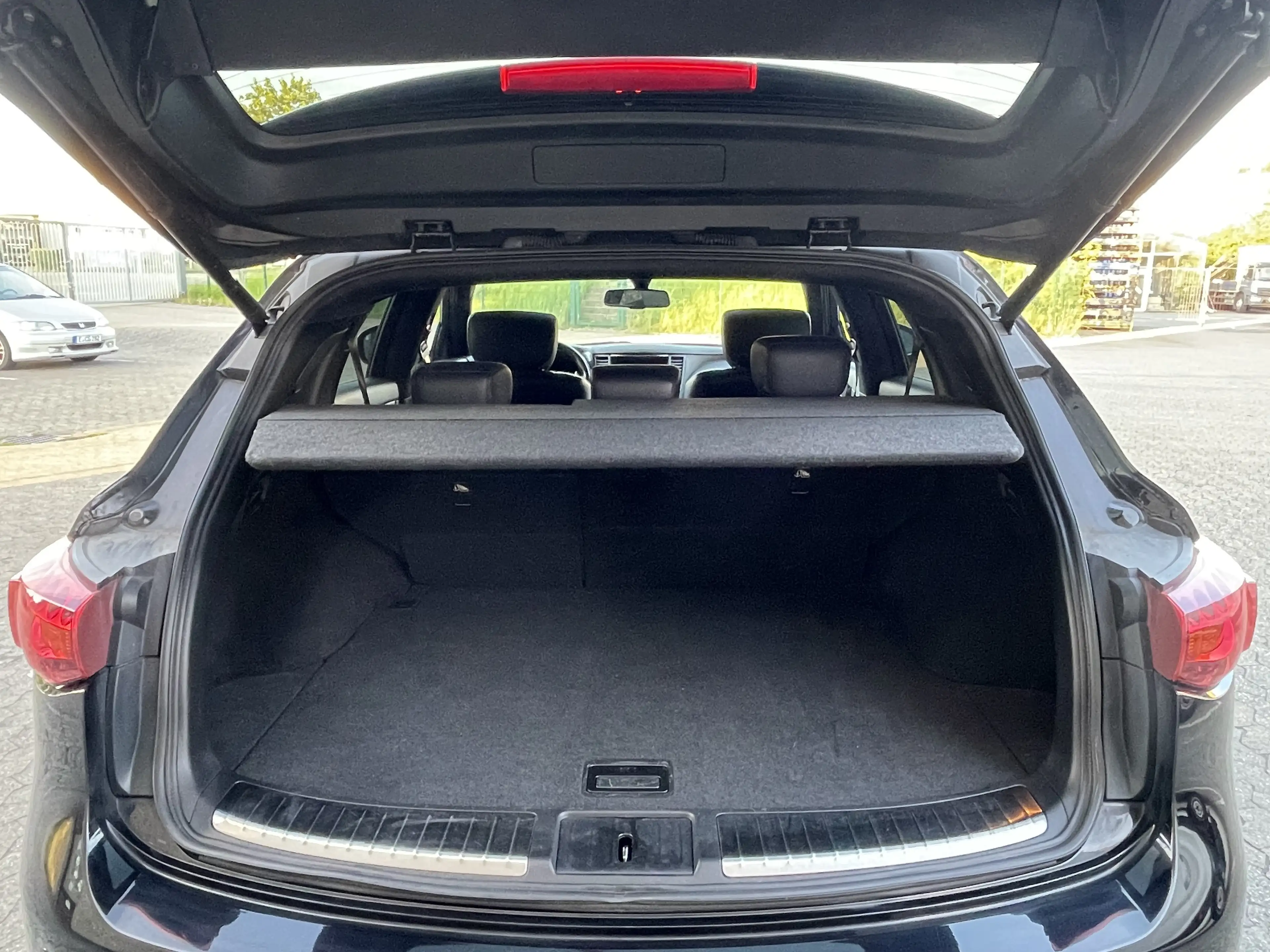 Infiniti QX70 S 3.0 D GT AWD SUV 2.H Voll S-Heft Top Gepflegt — photo 16