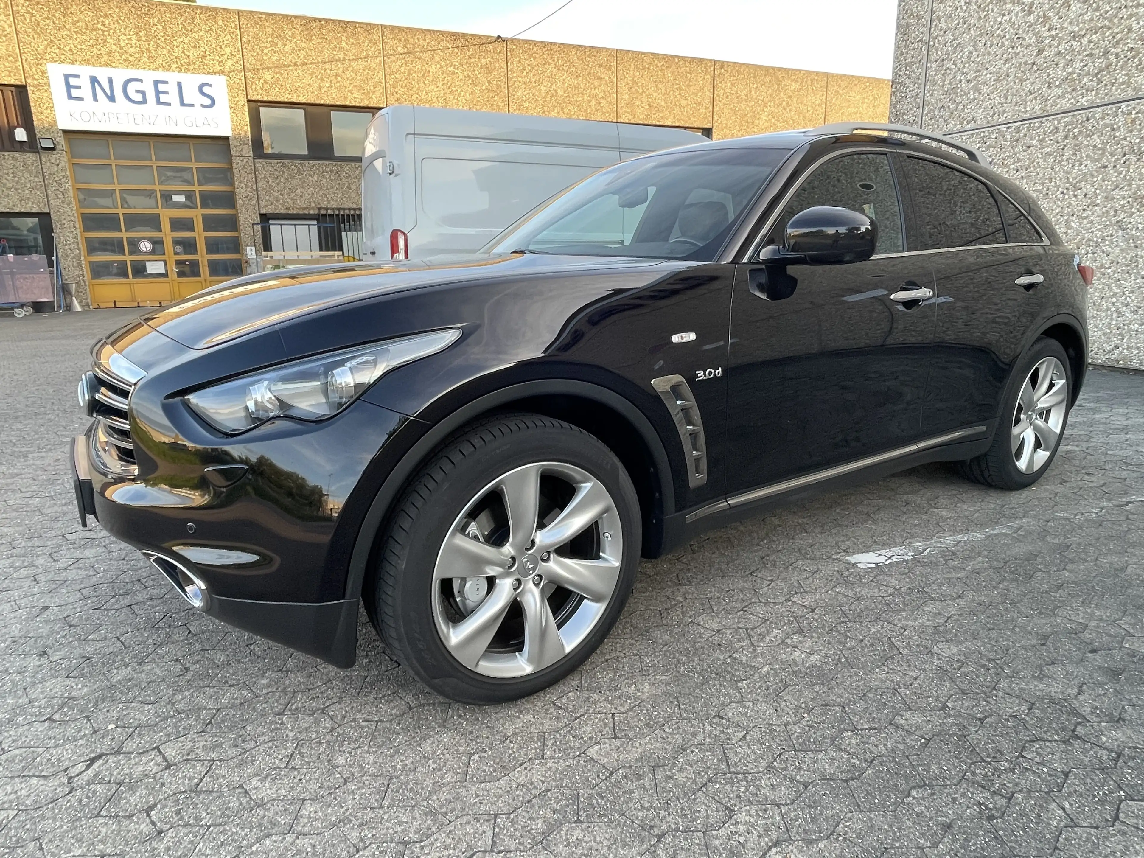 Infiniti QX70 S 3.0 D GT AWD SUV 2.H Voll S-Heft Top Gepflegt — photo 14