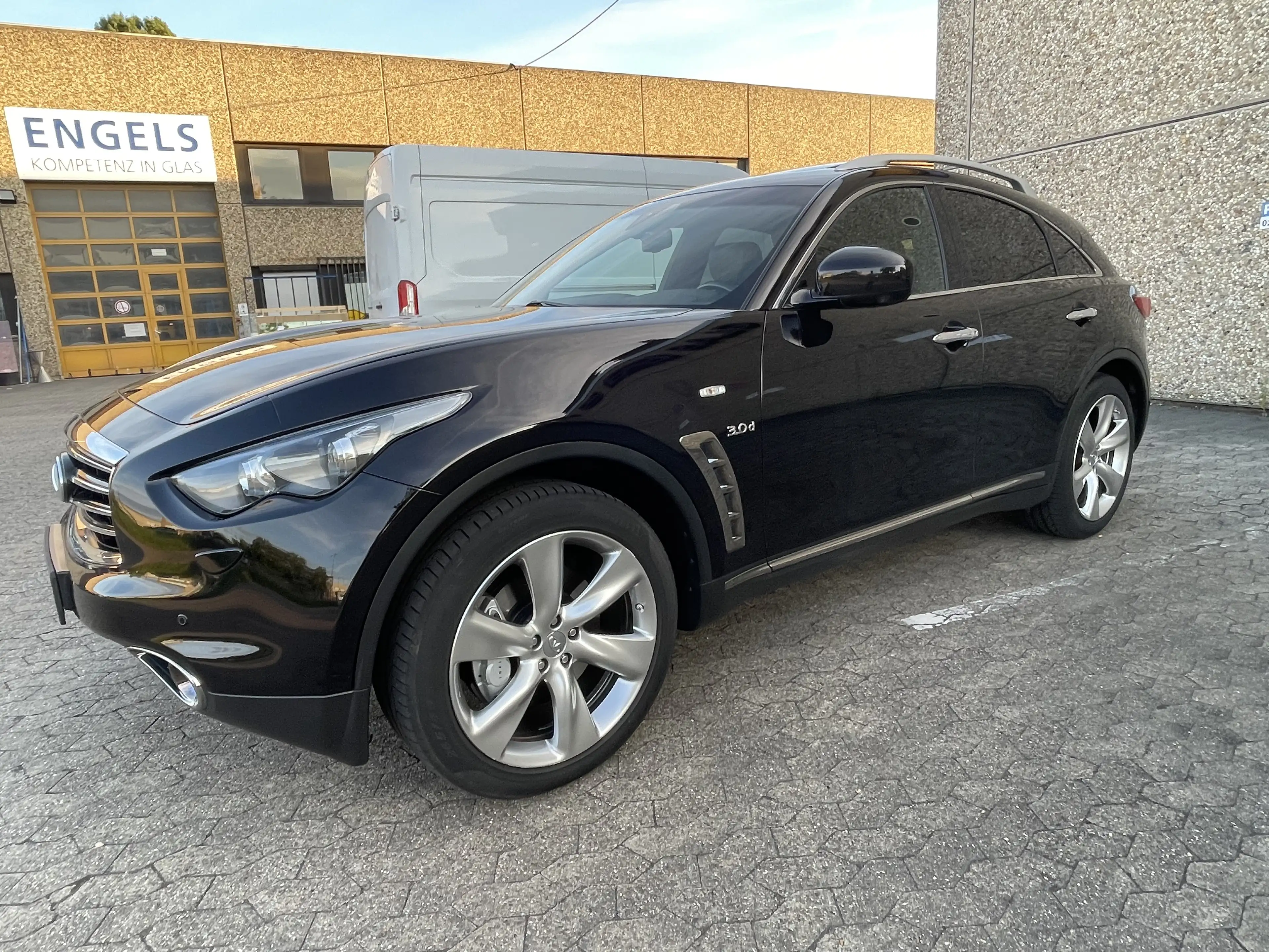 Infiniti QX70 S 3.0 D GT AWD SUV 2.H Voll S-Heft Top Gepflegt — photo 6