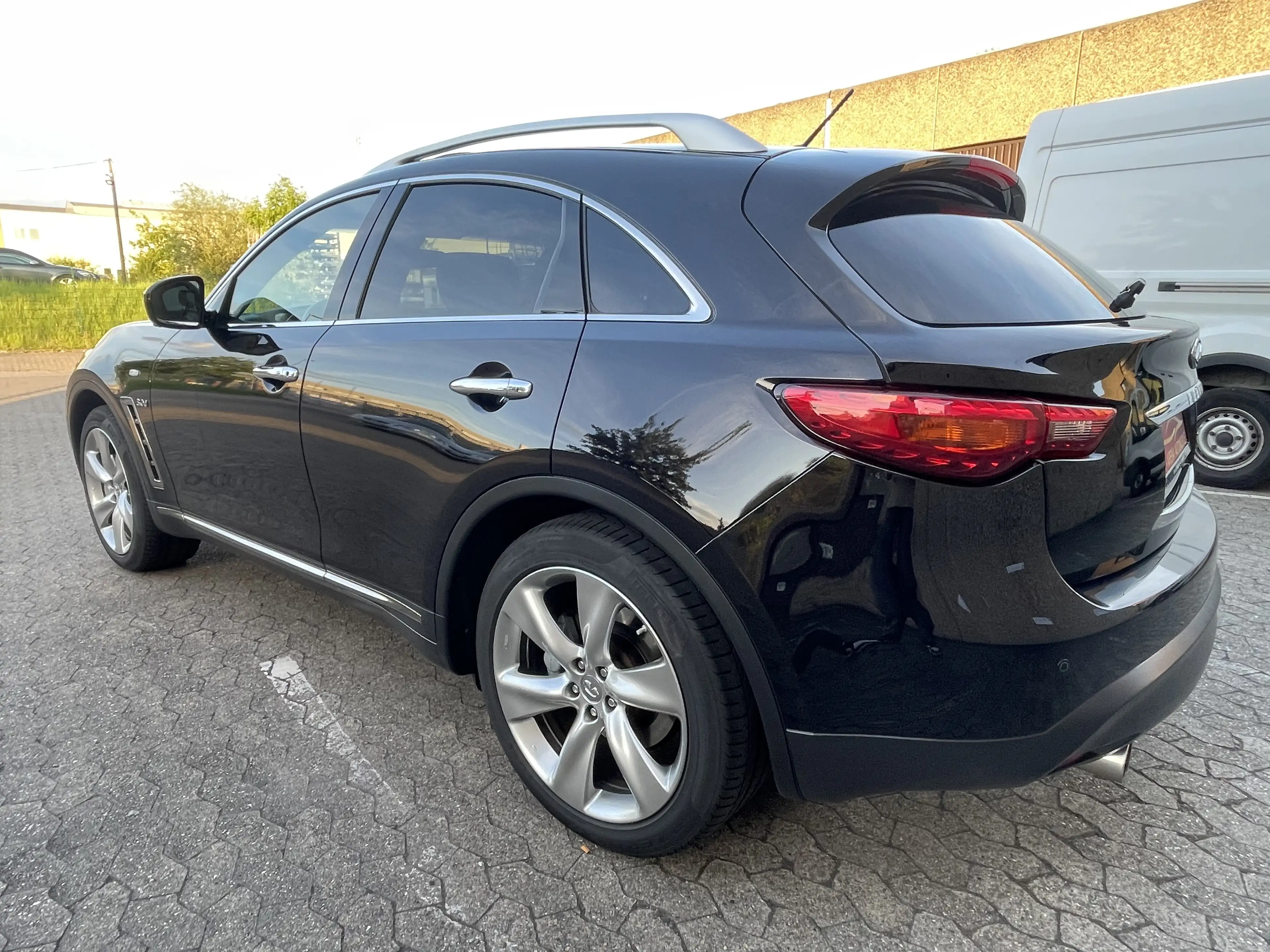 Infiniti QX70 S 3.0 D GT AWD SUV 2.H Voll S-Heft Top Gepflegt — photo 7