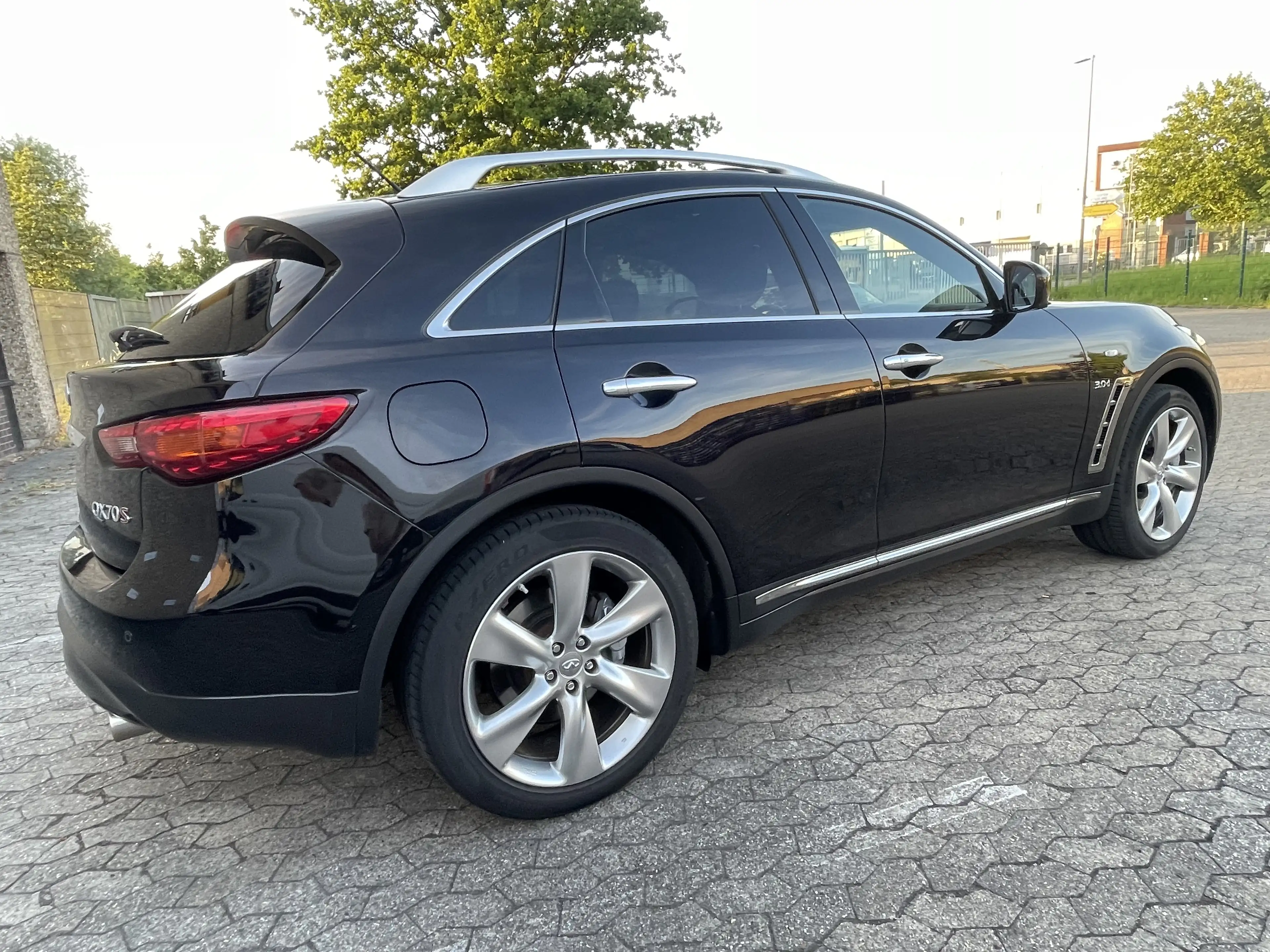 Infiniti QX70 S 3.0 D GT AWD SUV 2.H Voll S-Heft Top Gepflegt — photo 10