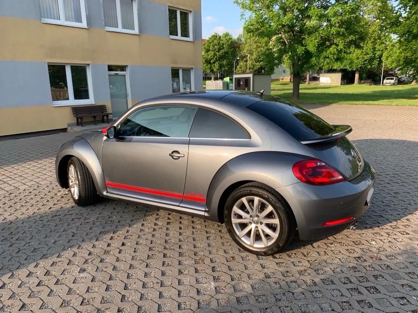 Volkswagen Beetle 1.4 TSI Club & Lounge Edition Grau - 2