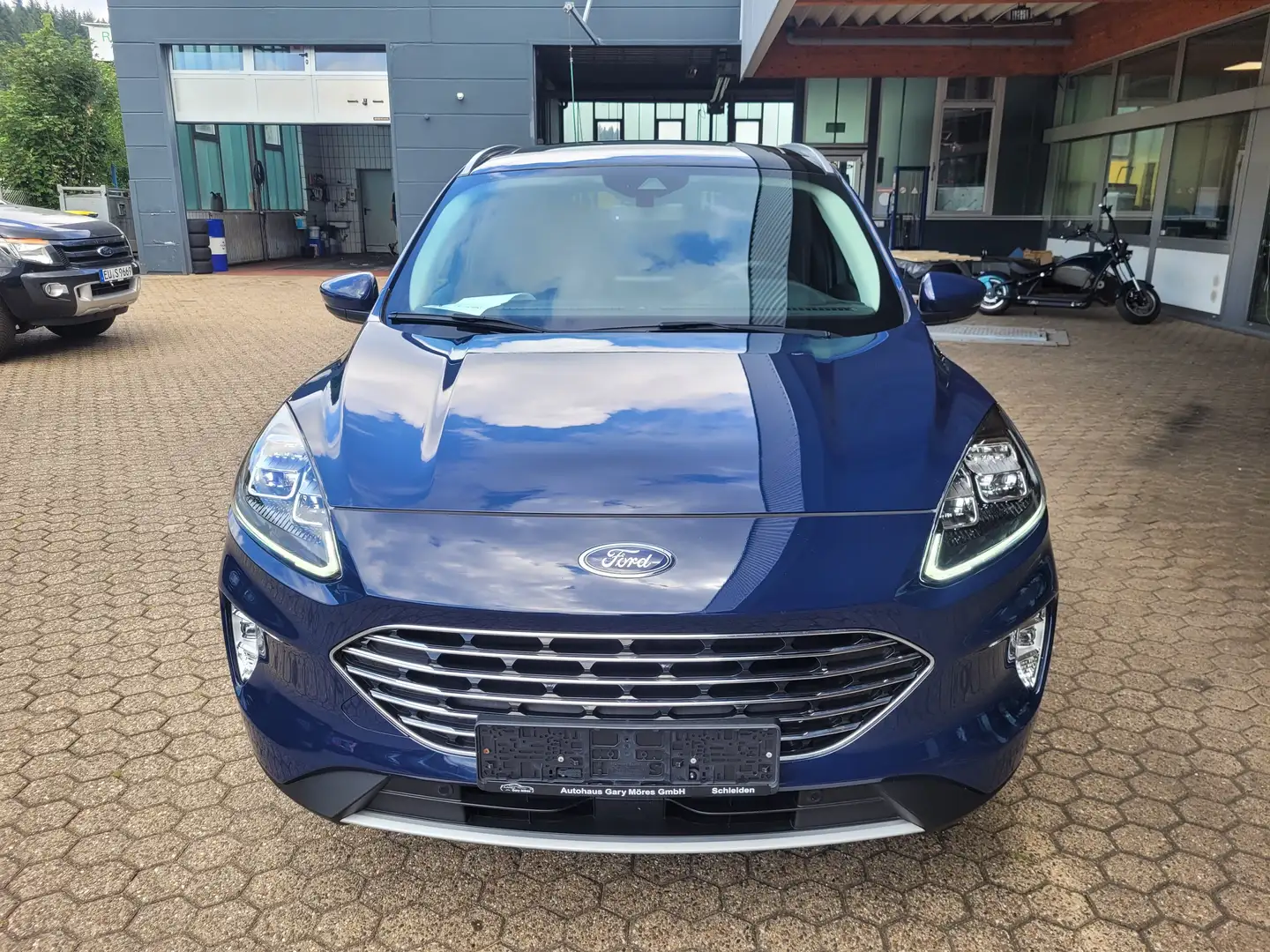 Ford Kuga Plug-In Hybrid Titanium X Blau - 2