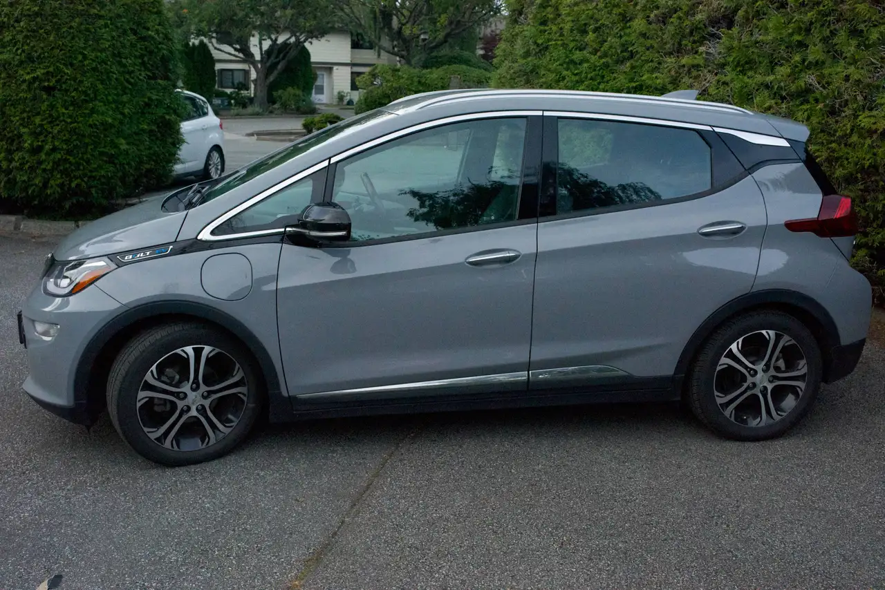 Chevrolet Bolt photo Chevrolet Bolt