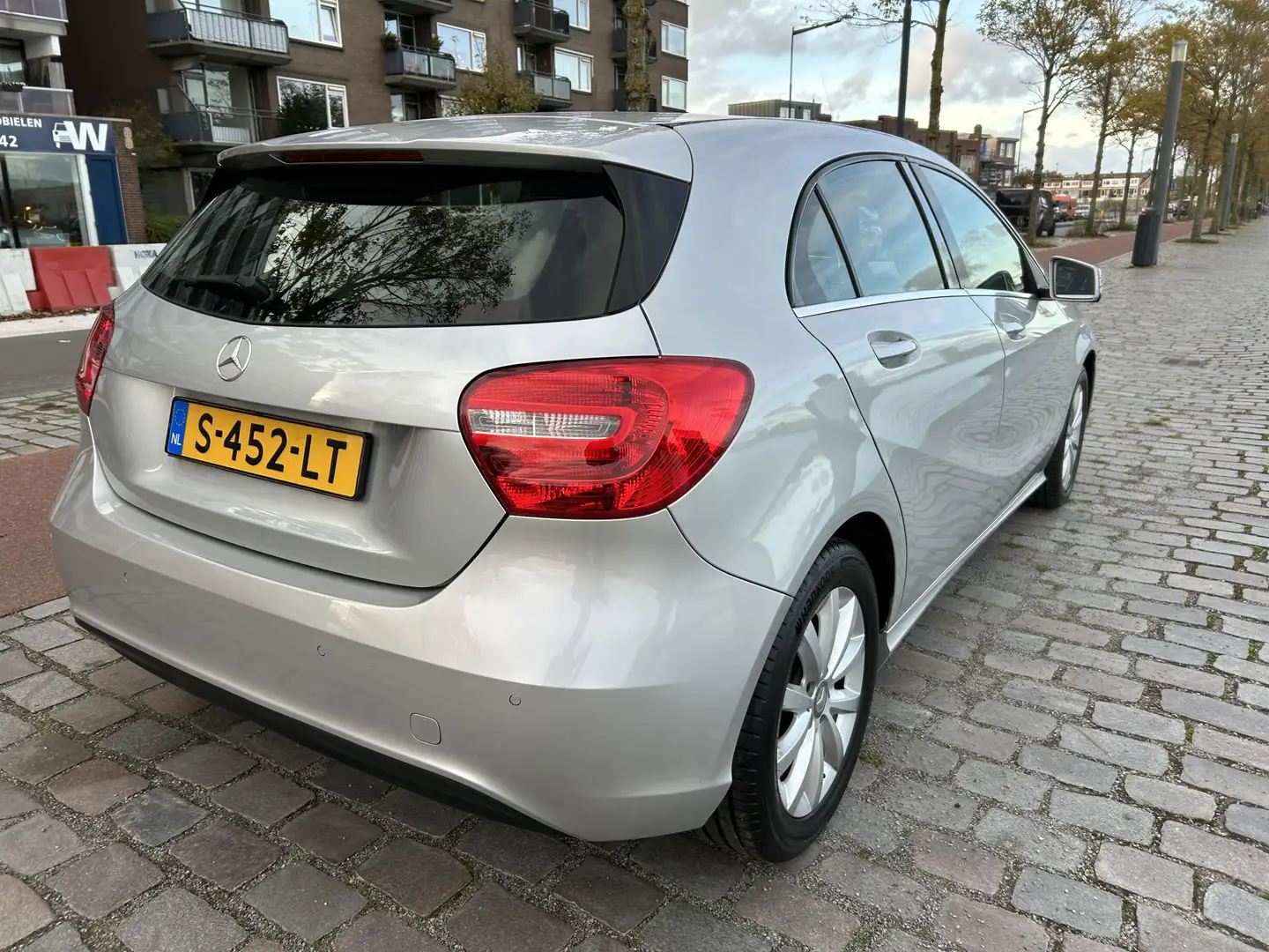 Mercedes-Benz A 180 Prestige airco applecarplay nieuwstaat Grijs - 2