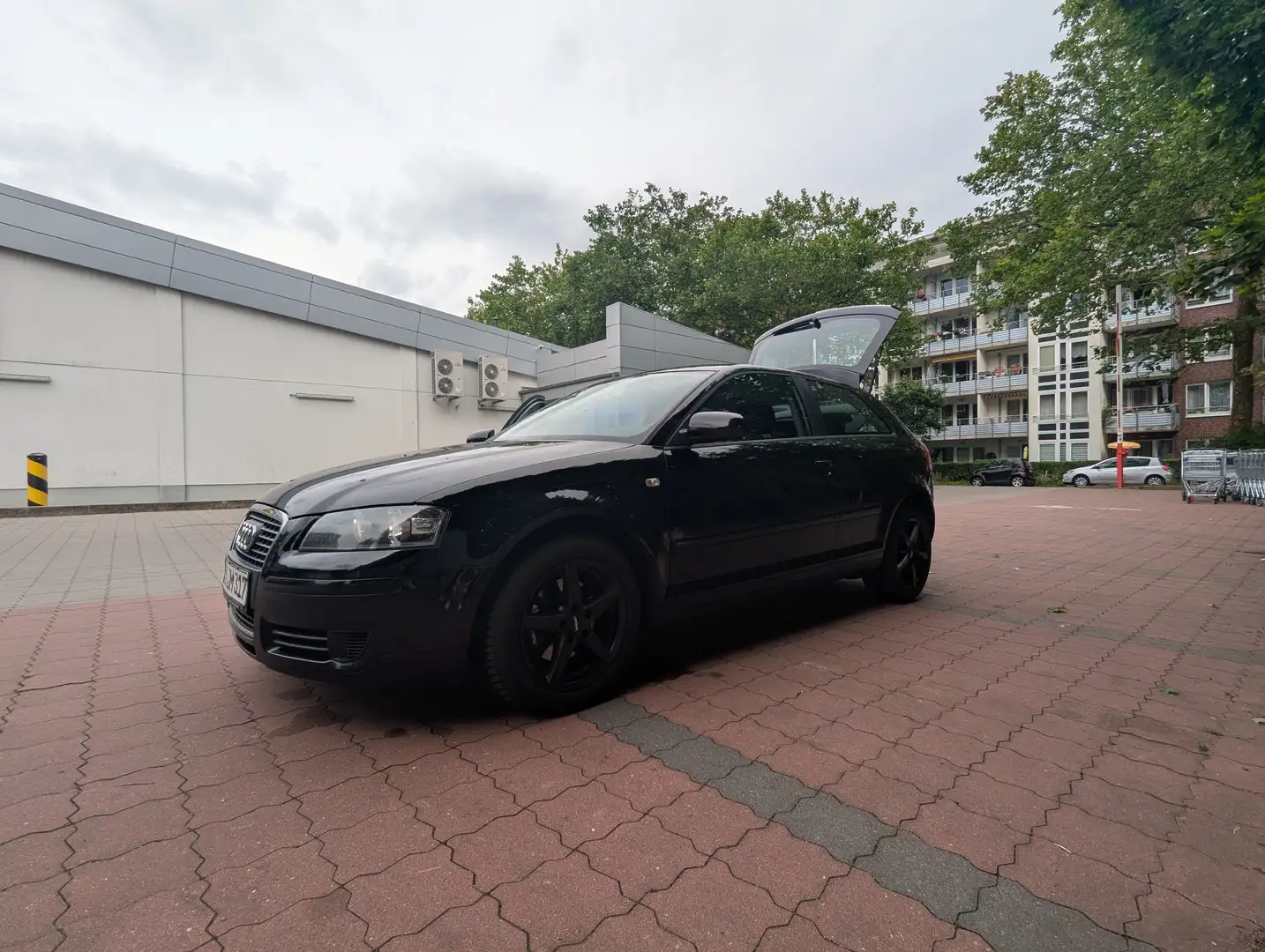Audi A3 A3 1.8 TFSI Attraction Schwarz - 1