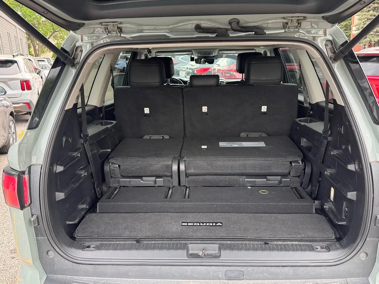 Toyota Sequoia photo Toyota Sequoia