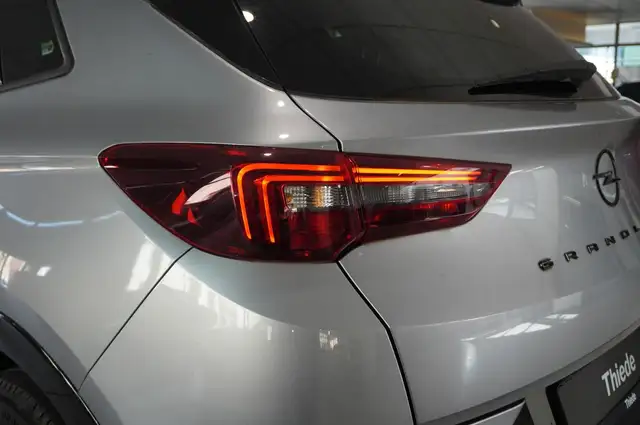 Opel Grandland X view 9
