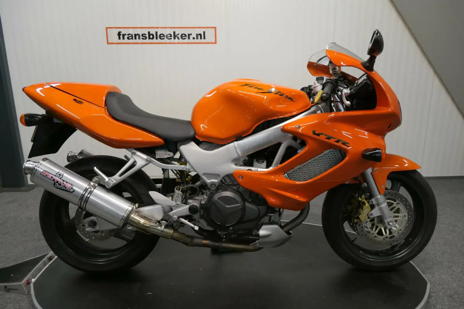 Honda VTR 1000 1000F Firestorm Oranje - 1