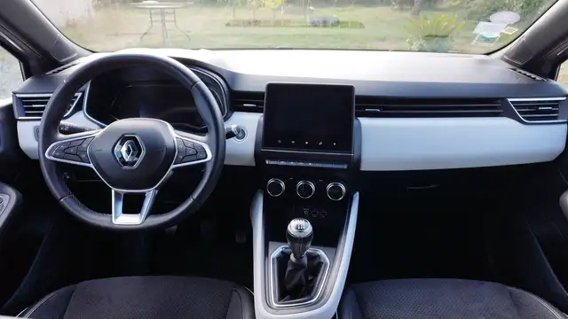 Renault Clio view 11