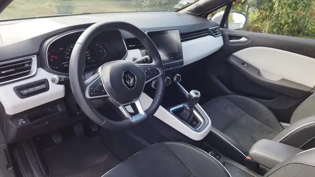 Renault Clio view 8