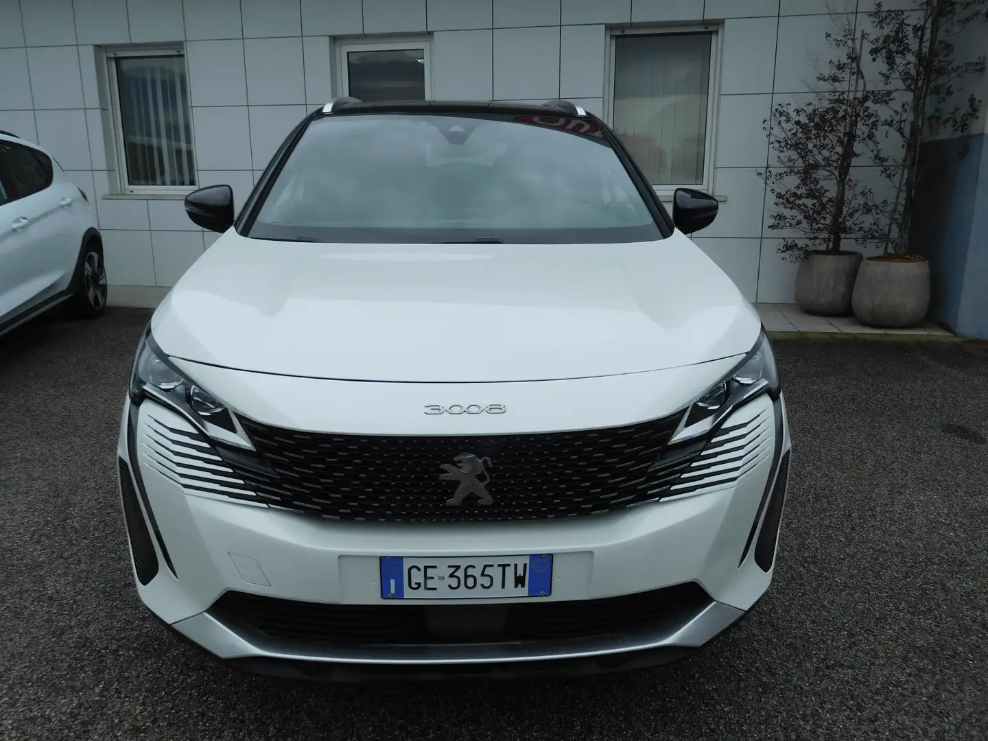 Peugeot 3008 3008 Hybrid4 300cv e-EAT8 GT Pack Bianco - 2
