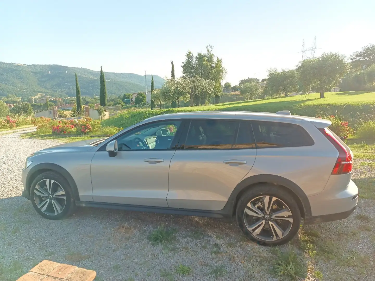 Volvo V60 Cross Country V60 II 2023 Cross Country 2.0 b4 Plus awd auto Grigio - 2