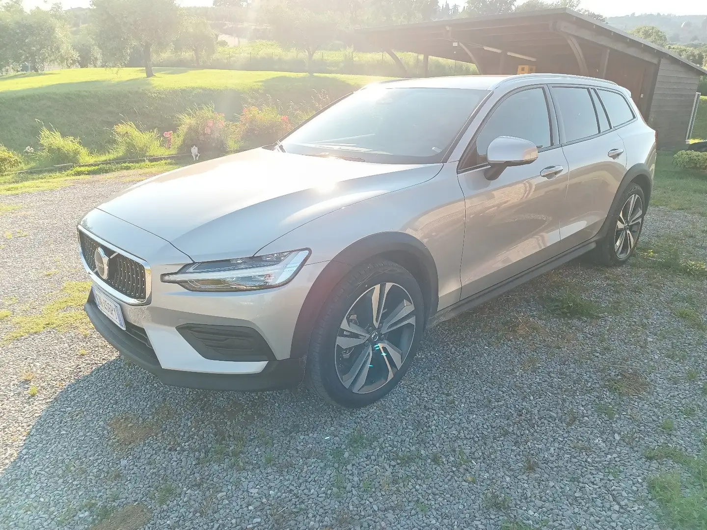Volvo V60 Cross Country V60 II 2023 Cross Country 2.0 b4 Plus awd auto Grigio - 1