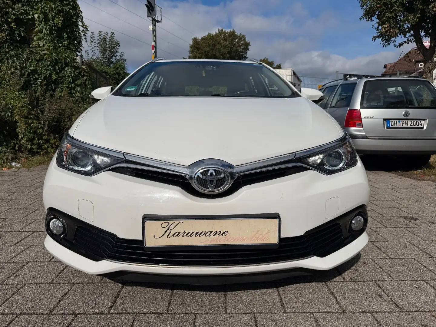 Toyota Auris Touring Sports Comfort*Navi*AHK* Weiß - 2