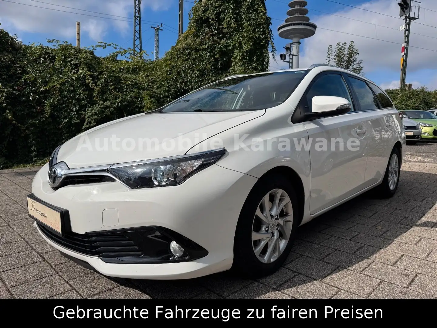 Toyota Auris Touring Sports Comfort*Navi*AHK* Weiß - 1