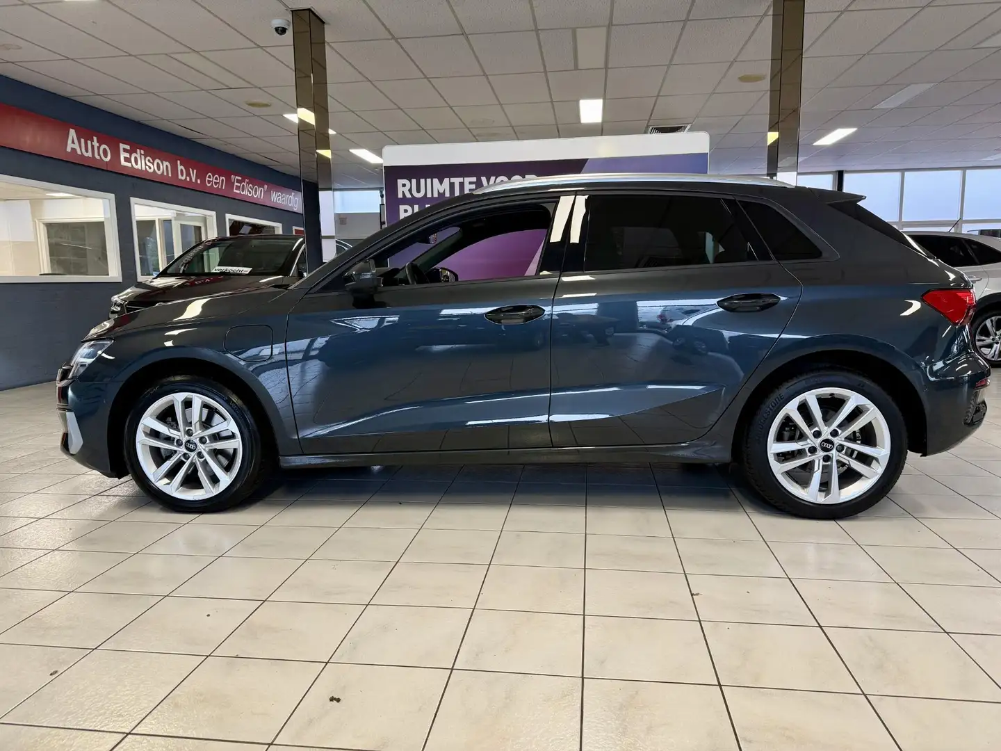 Audi A3 Sportback 40 TFSI e Edition *CAM*KEYL*LED*100% dea Grijs - 2