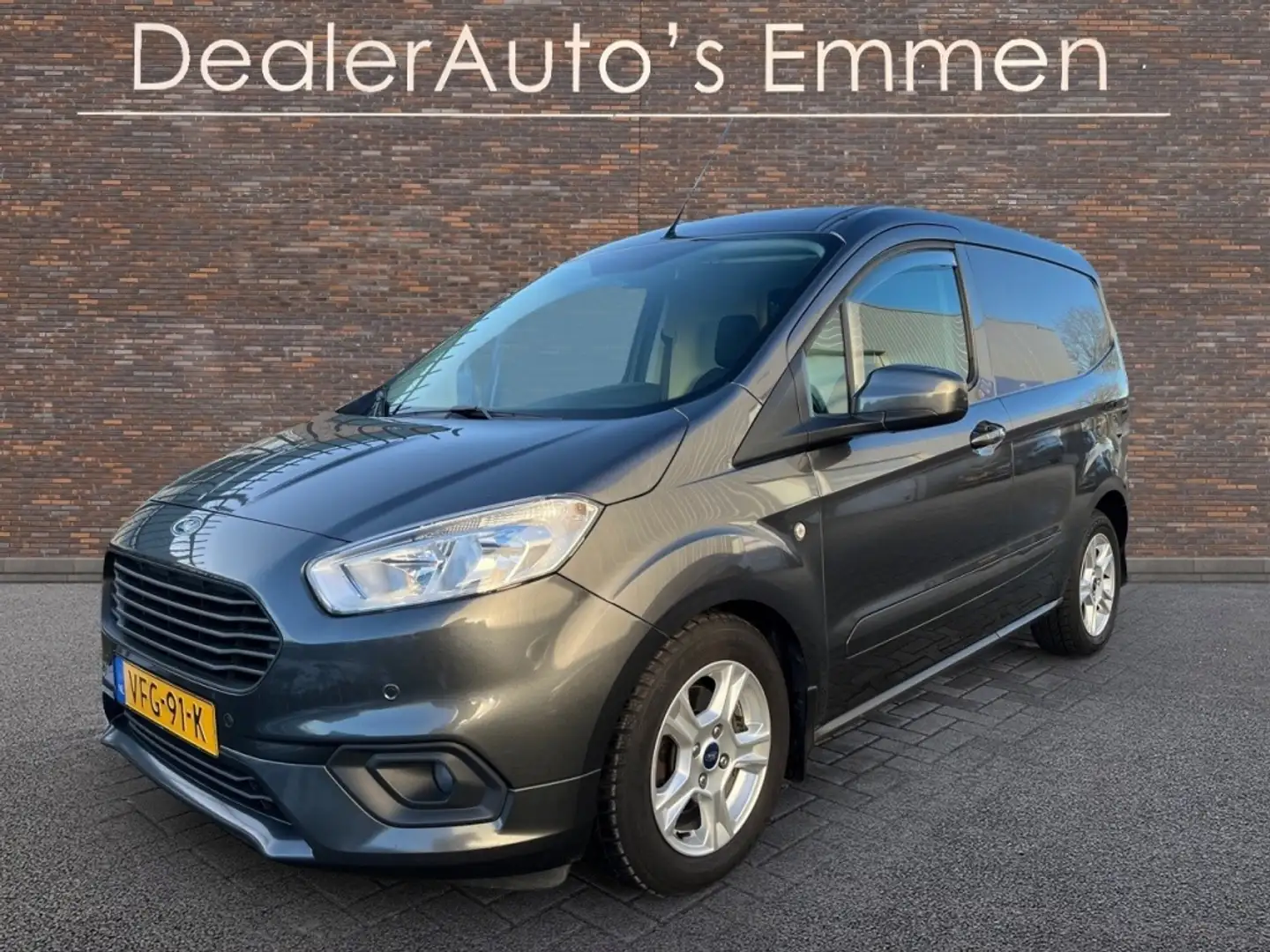 Ford Transit Courier 1.5 TDCI Limited Grijs - 2