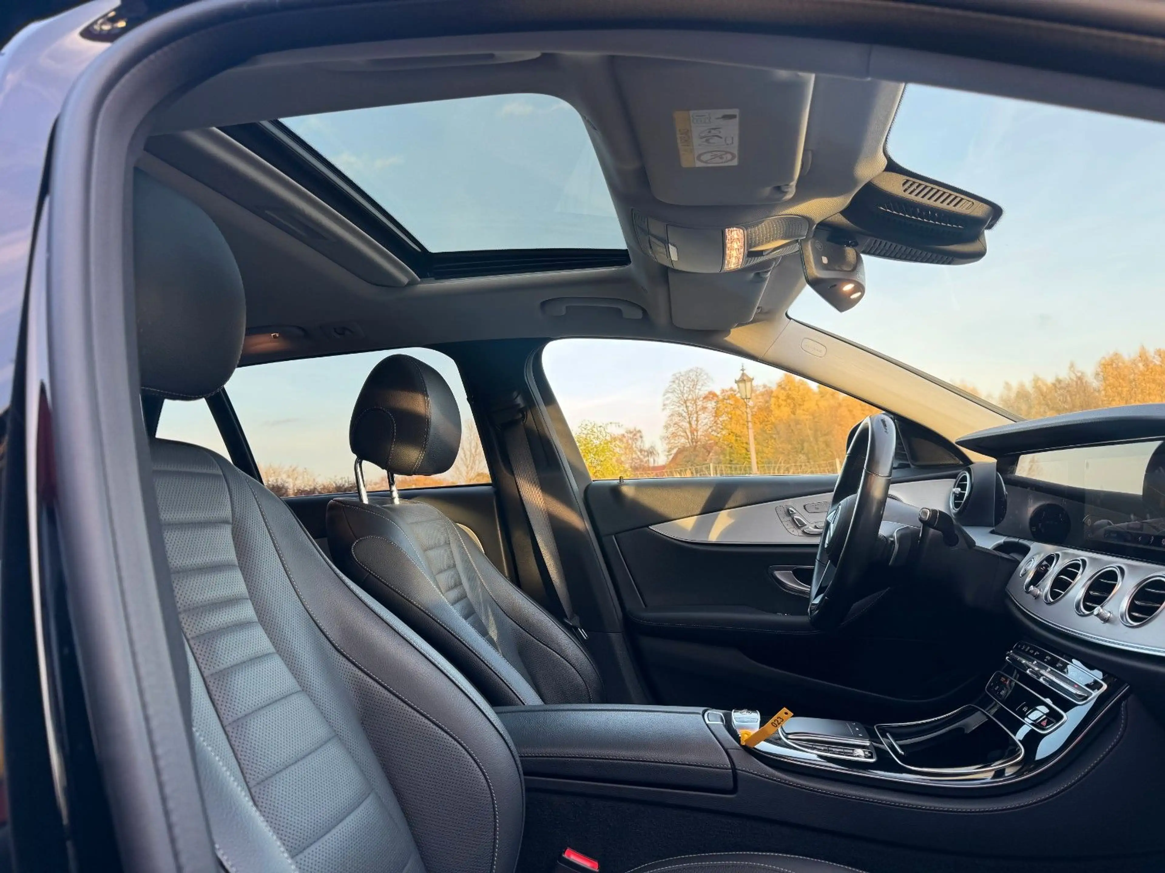 Mercedes-Benz E 450 T 4M Avantgarde Standheizung LEDER LED 360 — photo 6