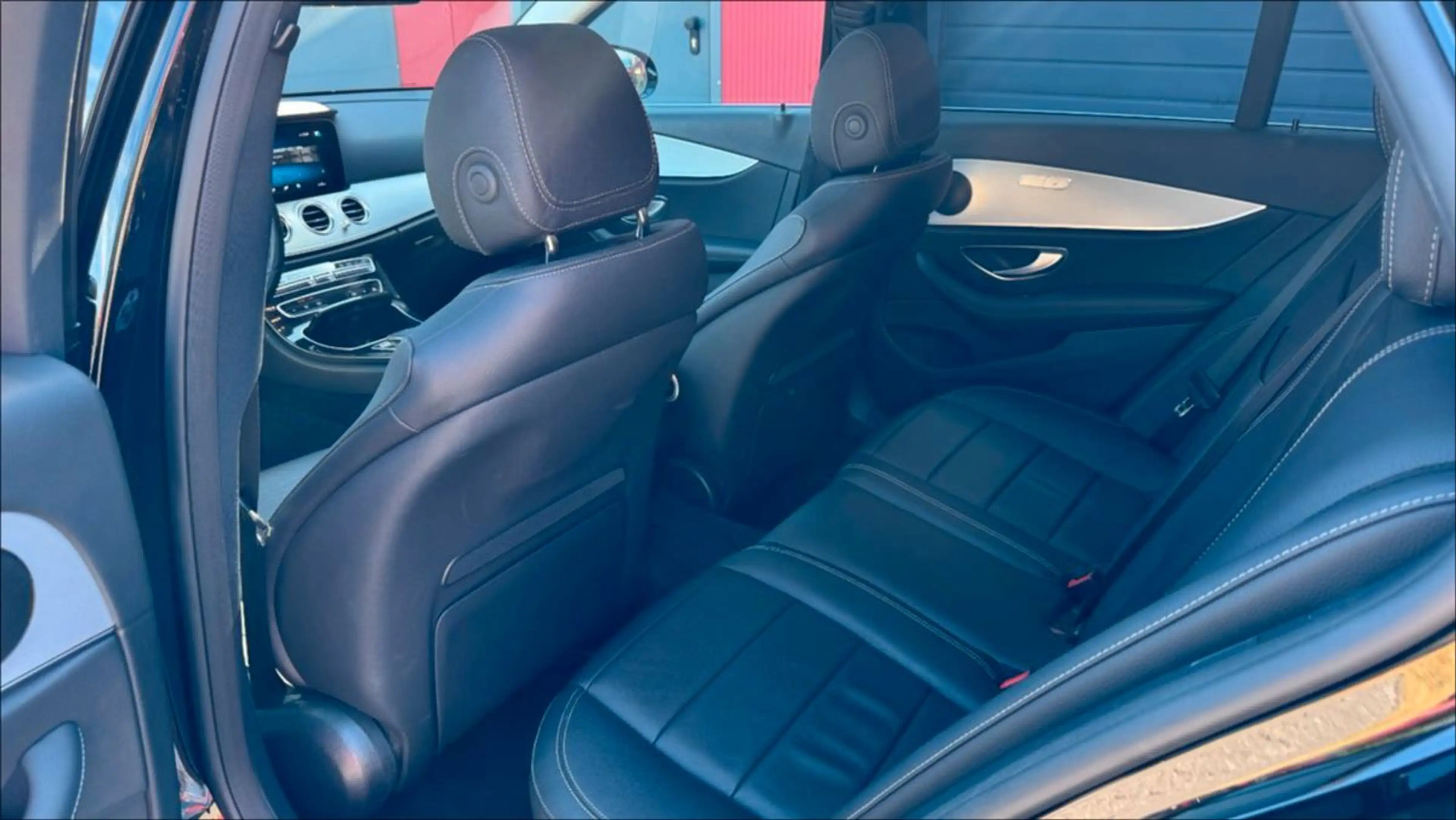 Mercedes-Benz E 450 T 4M Avantgarde Standheizung LEDER LED 360 — photo 10