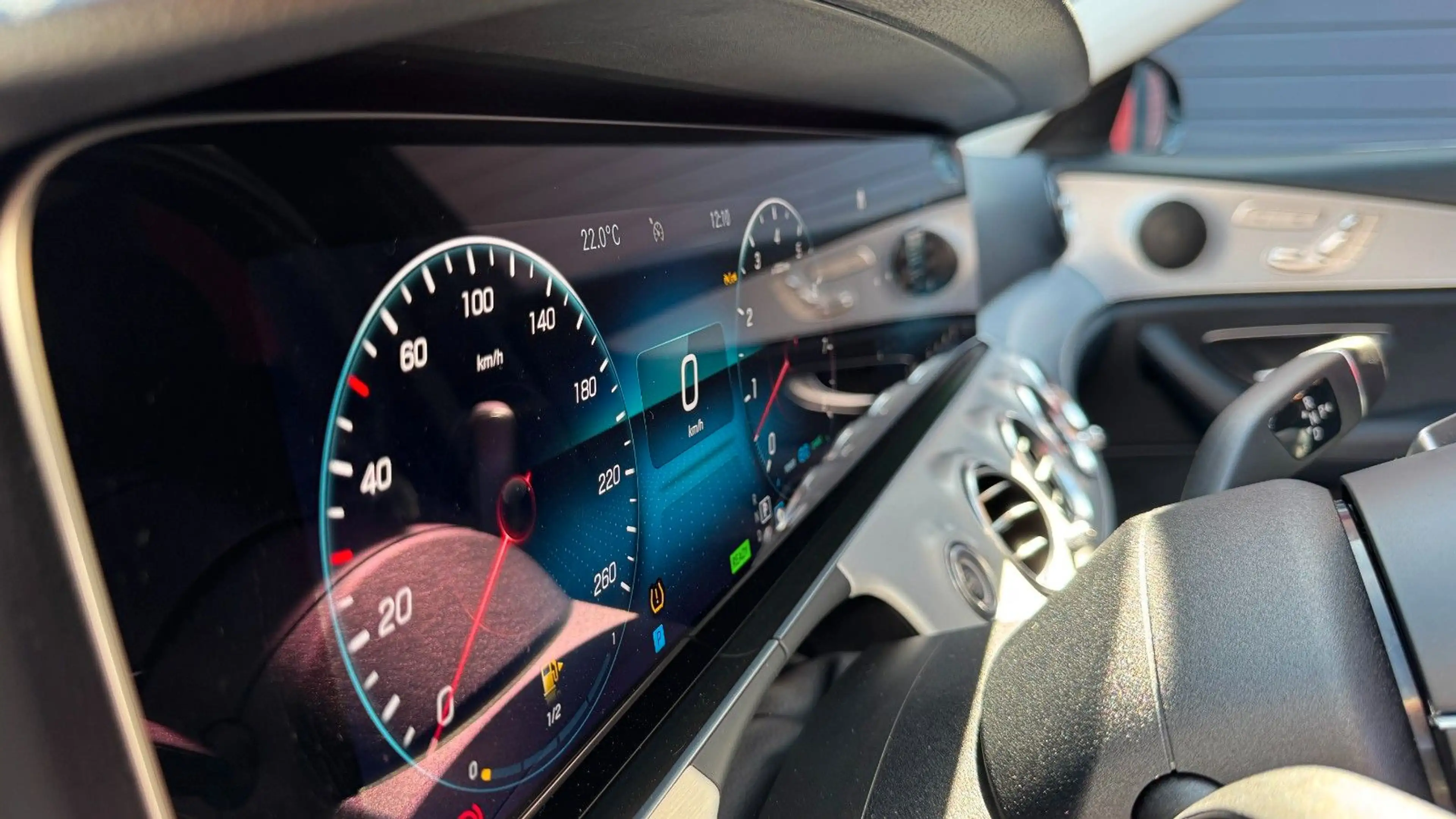 Mercedes-Benz E 450 T 4M Avantgarde Standheizung LEDER LED 360 — photo 14