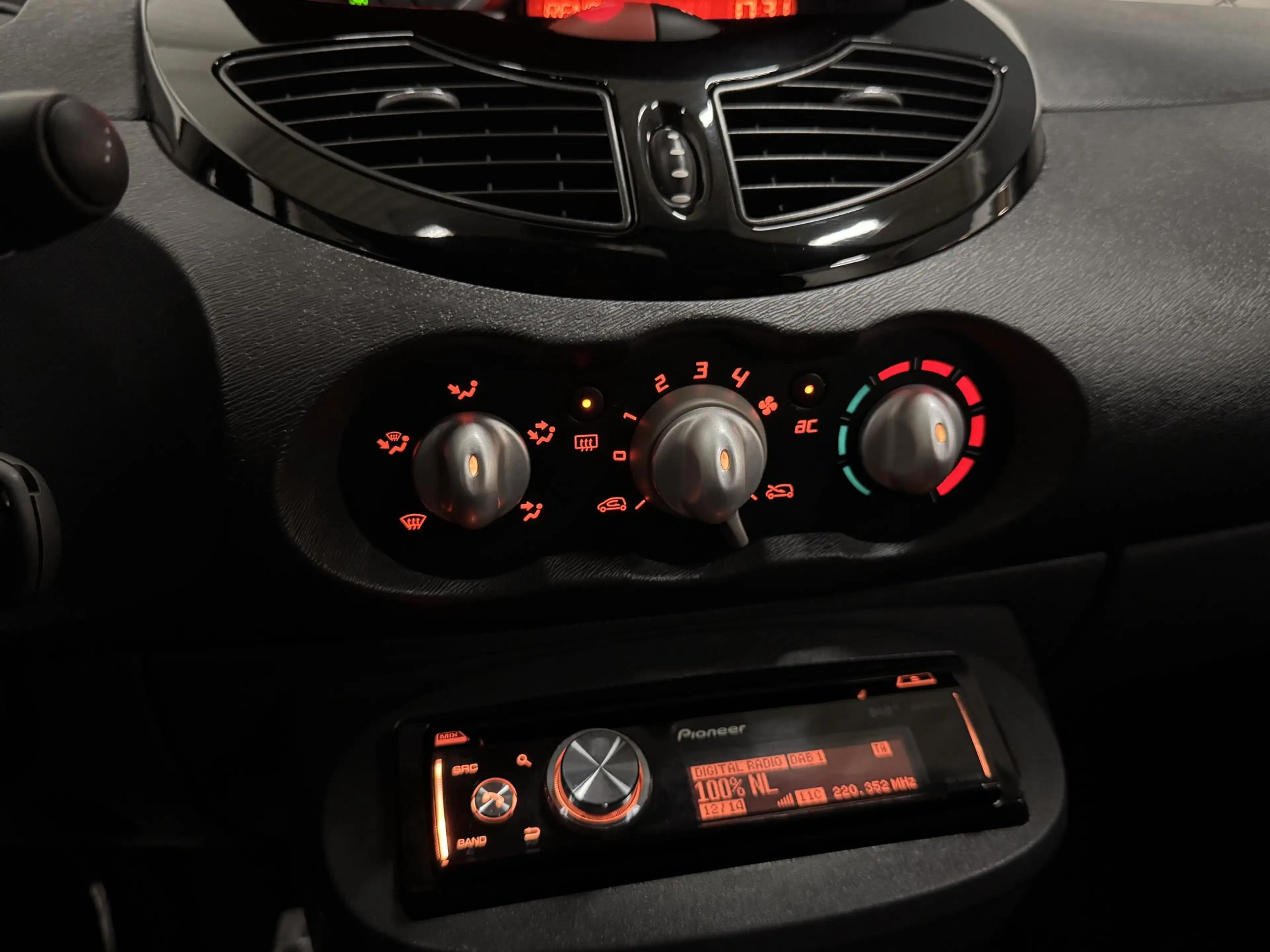Renault Twingo 1.6 16V RS ORIGINELE-NED.-AUTO VOL.-ONDERH. AIRCO — photo 11