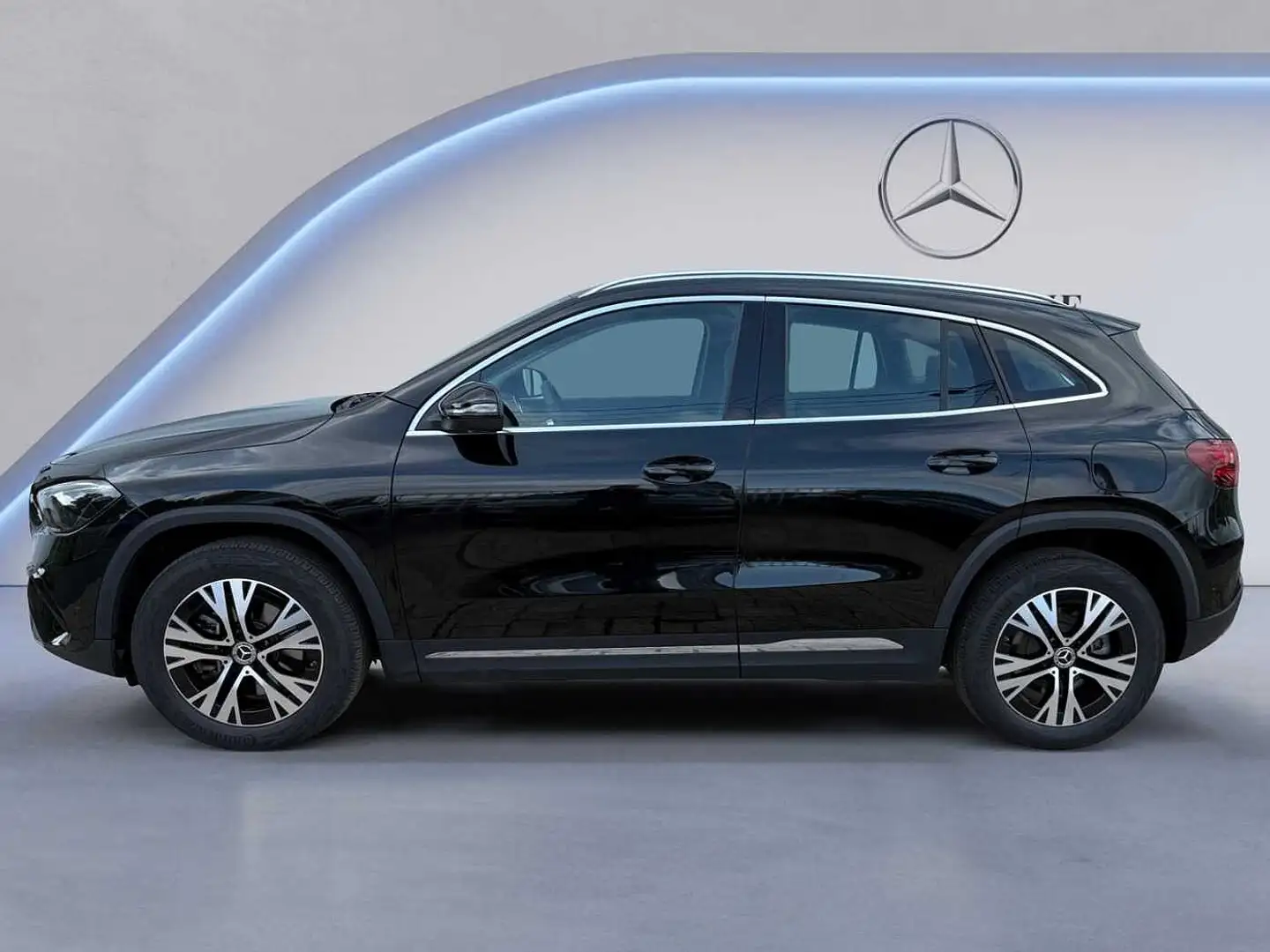 Mercedes-Benz GLA 250 e Progressive Schwarz - 2