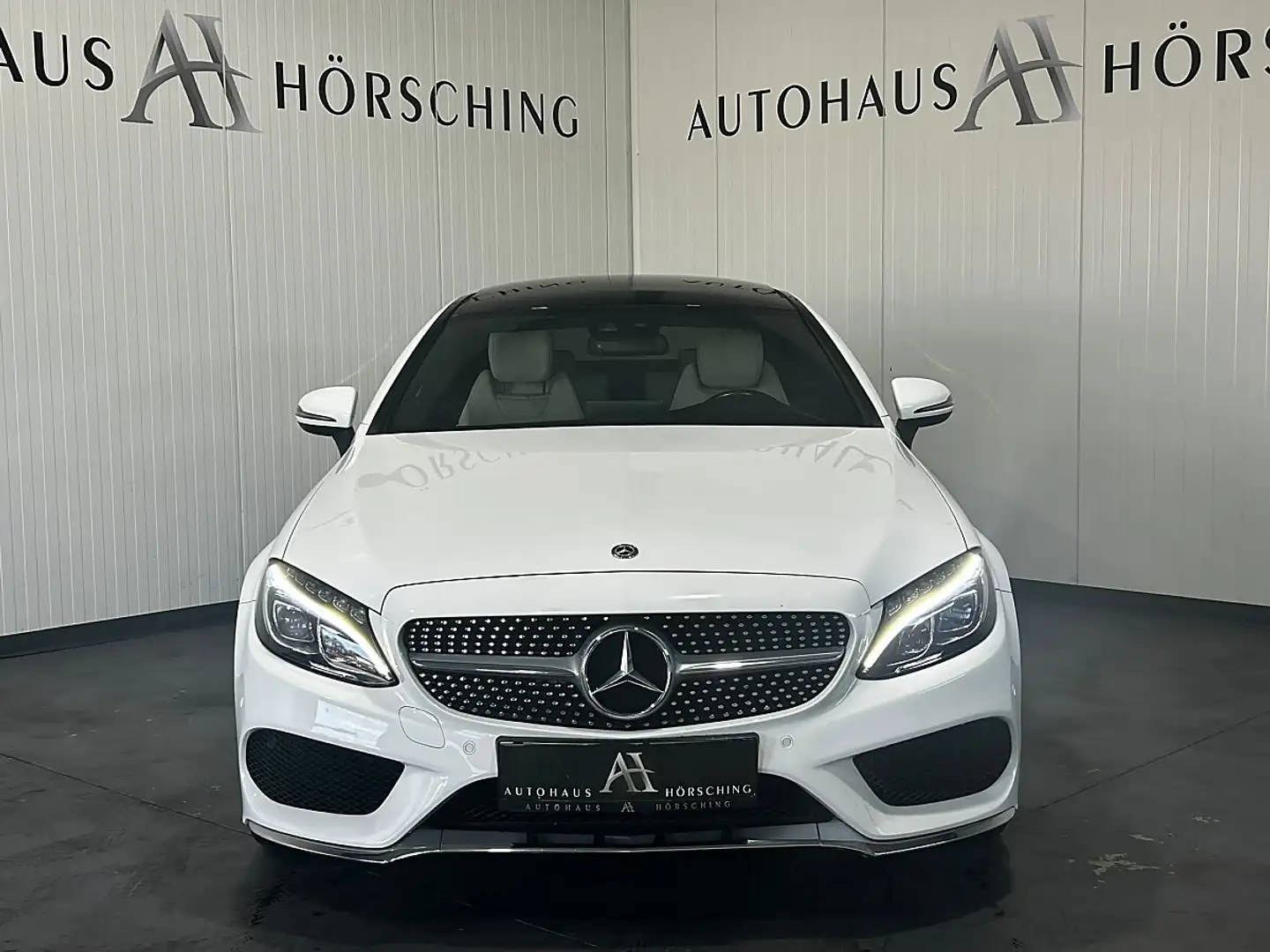Mercedes-Benz C 220 d Coupe //AMG-PAKET//PANO//MEMORY// Weiß - 2