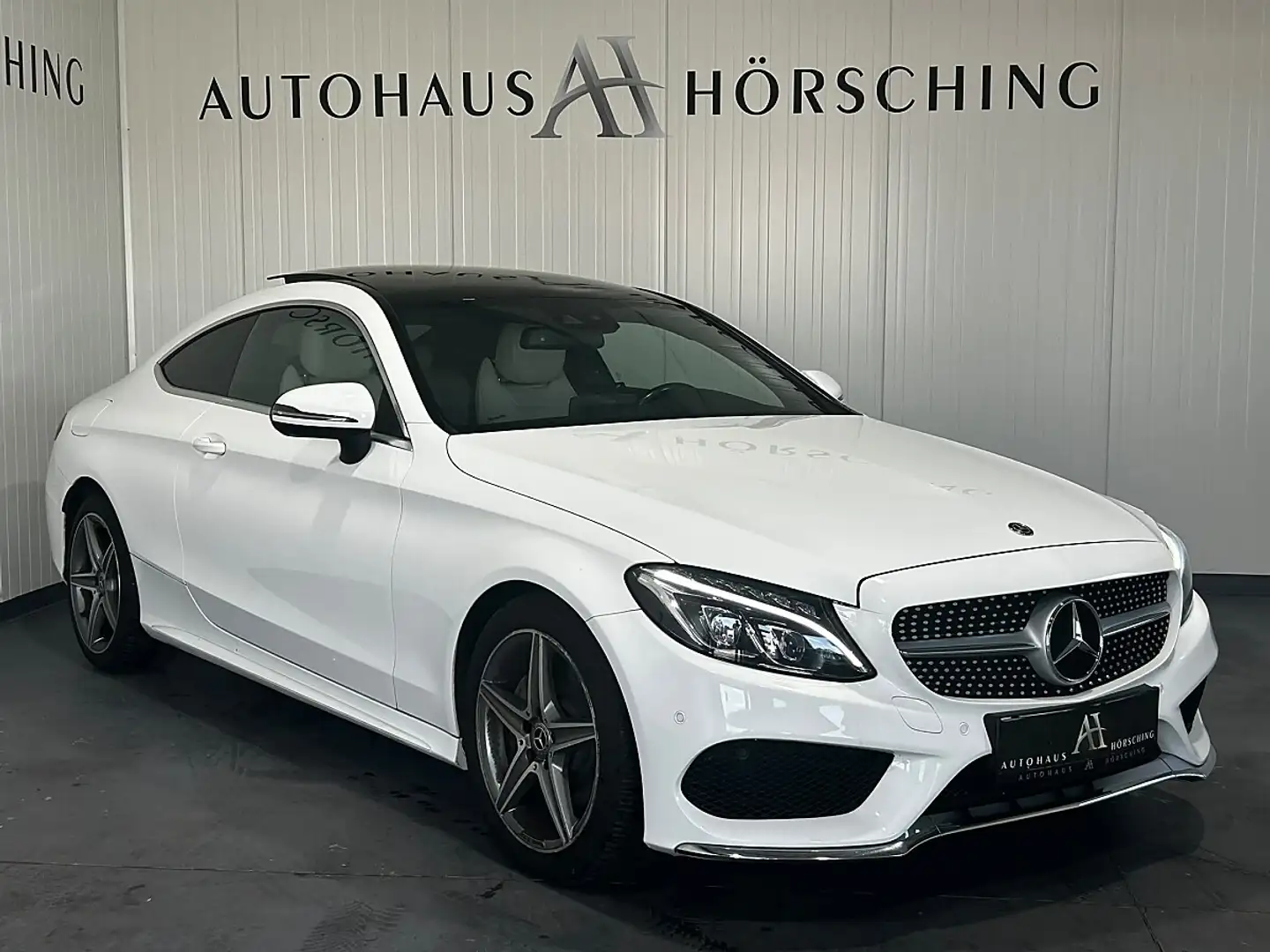 Mercedes-Benz C 220 d Coupe //AMG-PAKET//PANO//MEMORY// Weiß - 1
