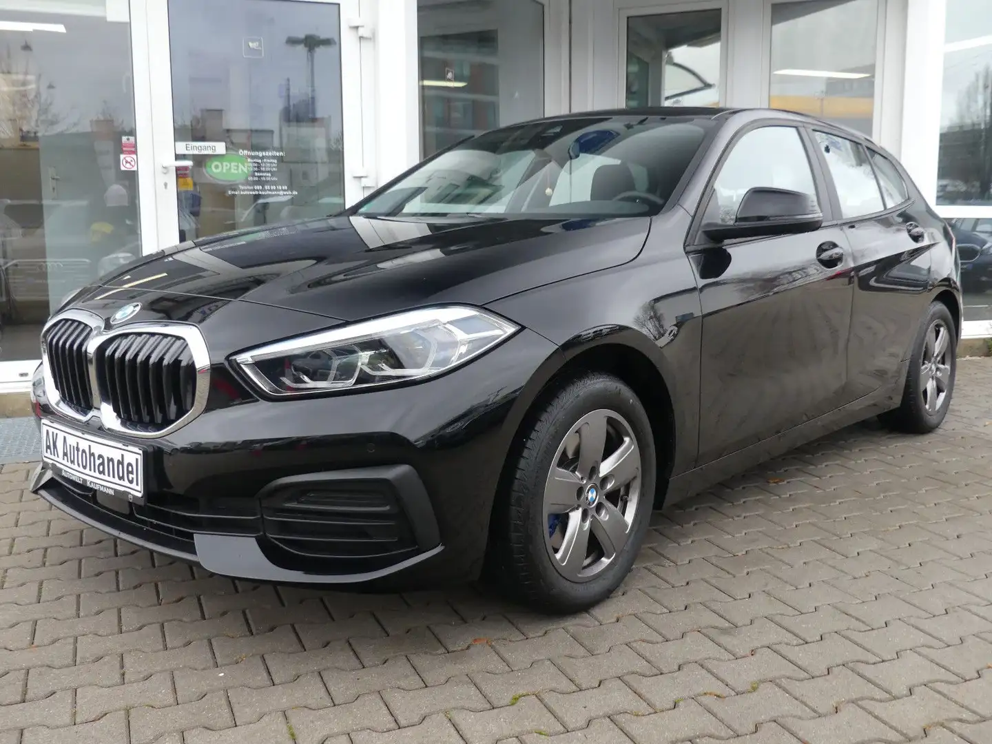 BMW 118 i Advantage LED PDC AHK Navi CarPlay Android Schwarz - 1