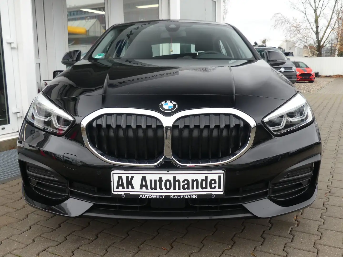 BMW 118 i Advantage LED PDC AHK Navi CarPlay Android Schwarz - 2