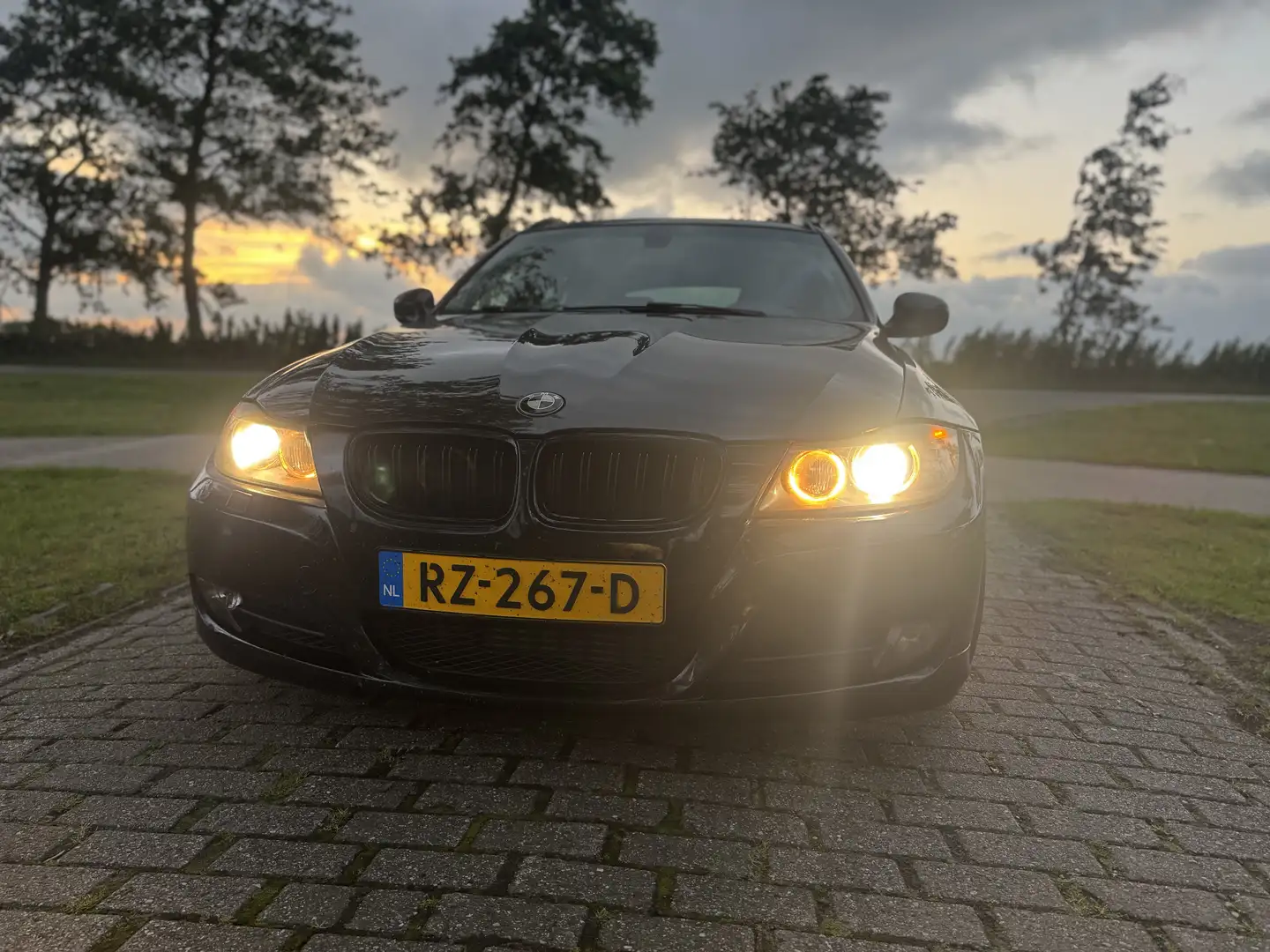 BMW 330 High Executive Zwart - 2