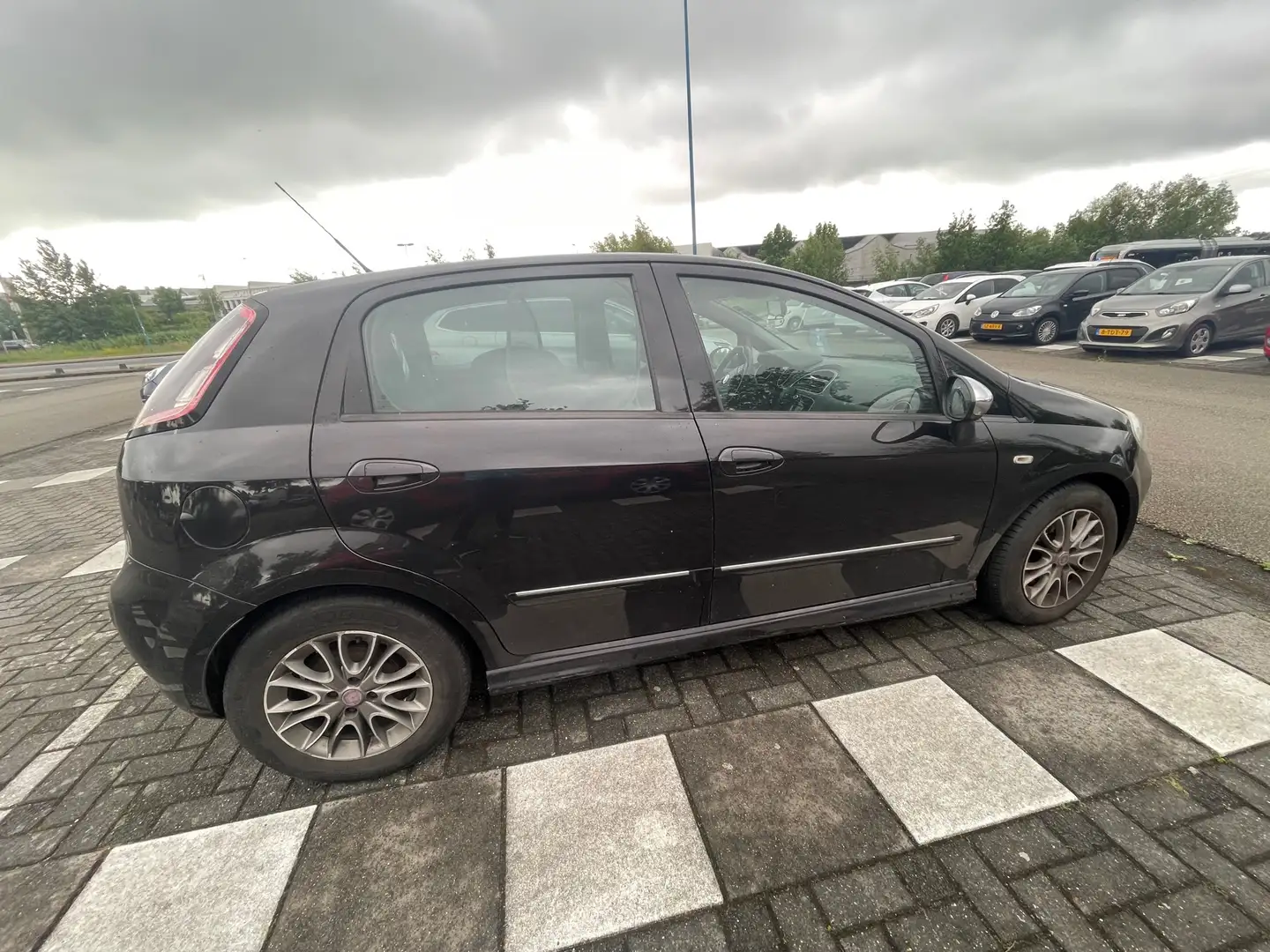 Fiat Punto 1.3 M-Jet Dynamic + onderhoud historie Zwart - 1