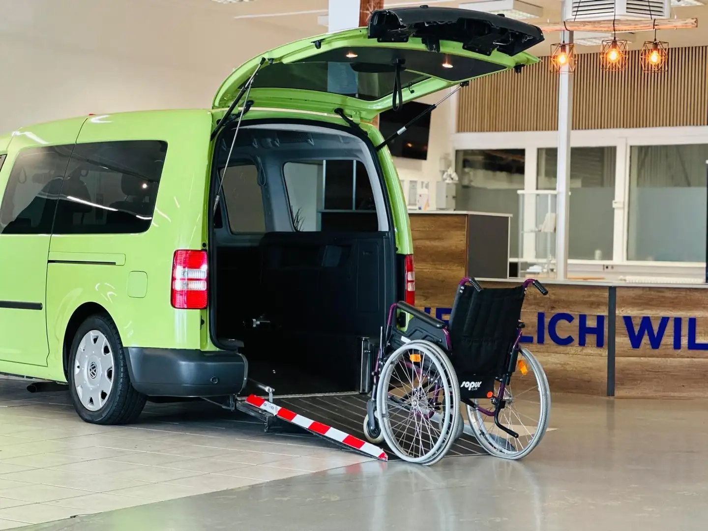 Volkswagen Caddy DSG Maxi Behindertengerecht-Aktivfahrer Verde - 1