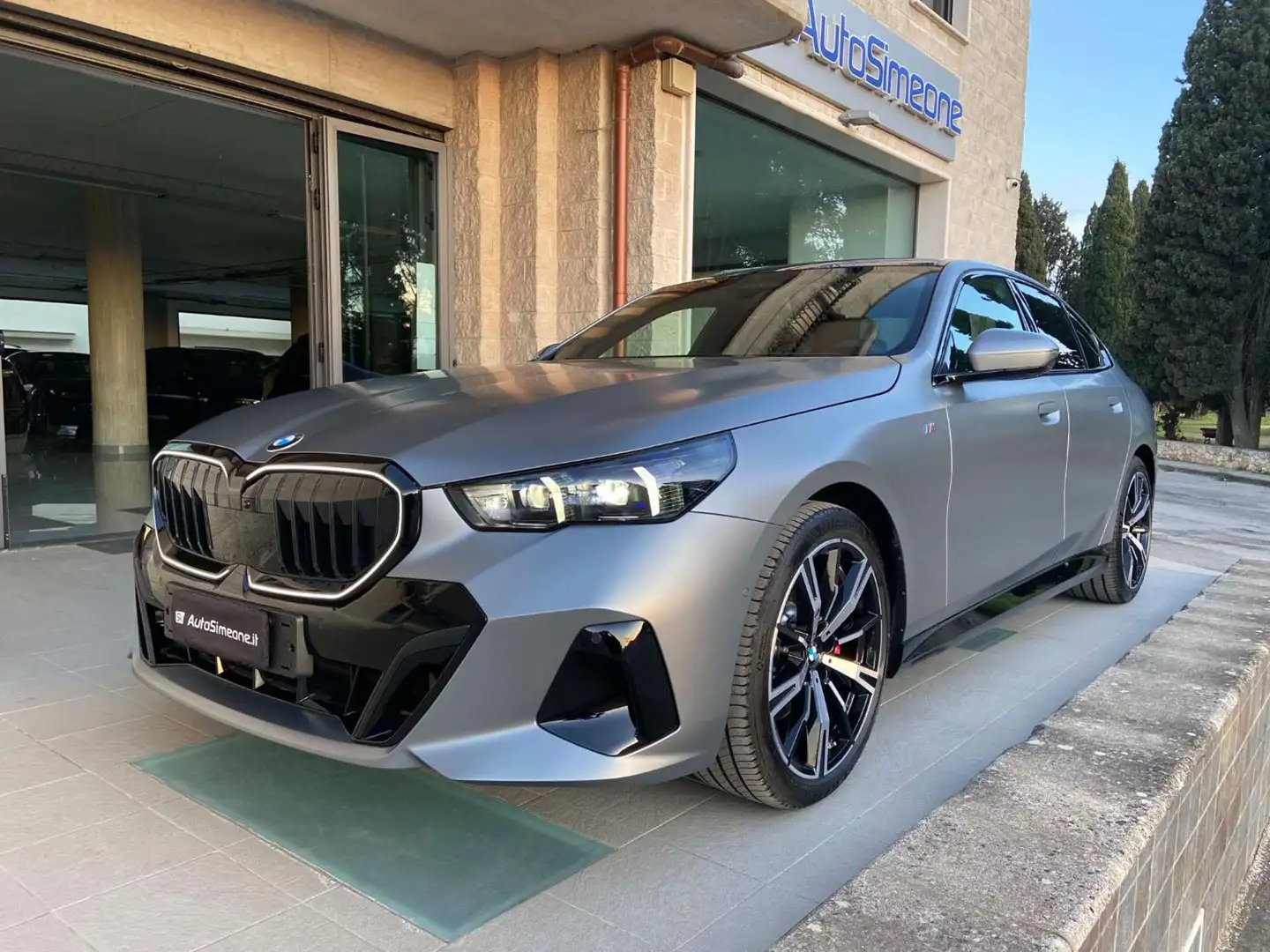 BMW 520 d 48V sDrive Msport Pro TETTO PANORAMICO. Šedá - 1