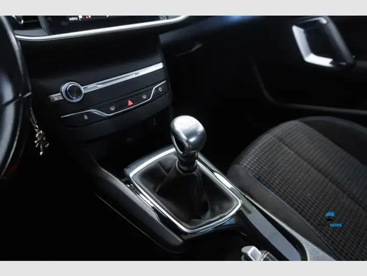Peugeot 308 2020, foto 24