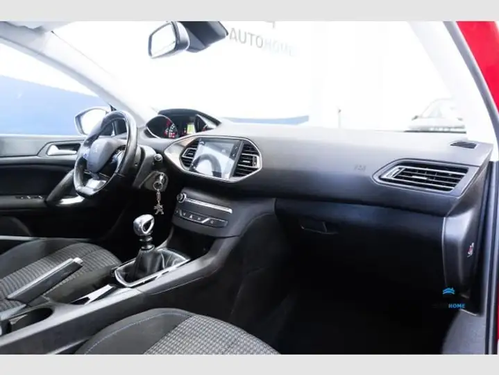 Peugeot 308 2020, foto 9