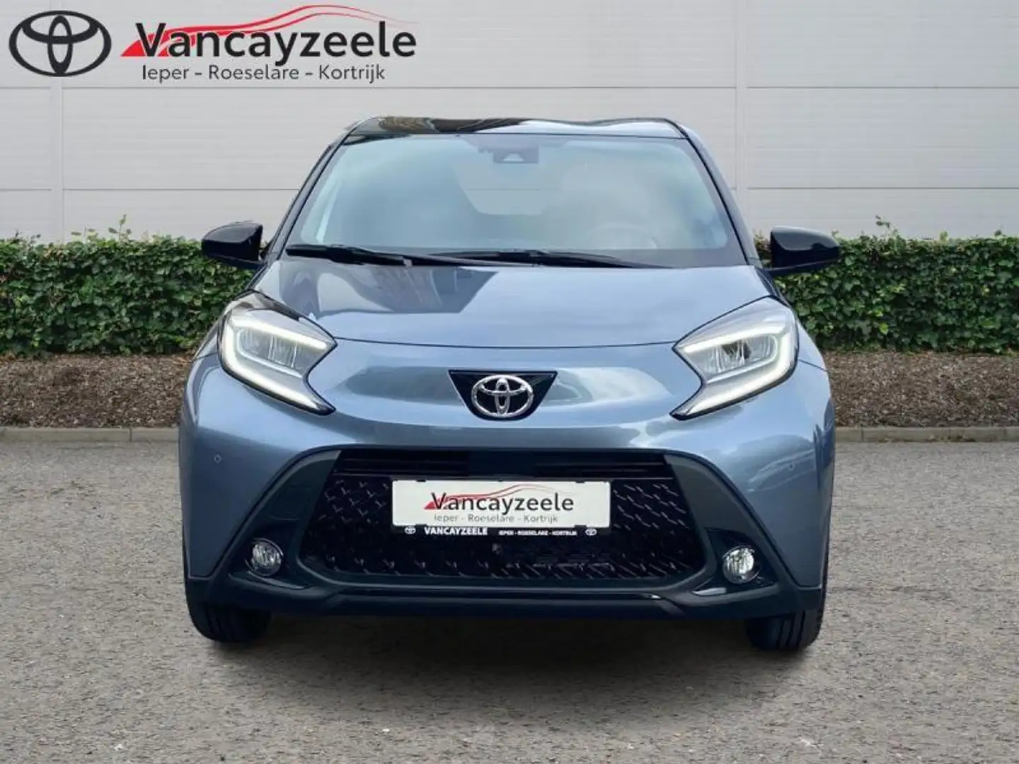 Toyota Aygo X BLACK EDITION Grau - 2