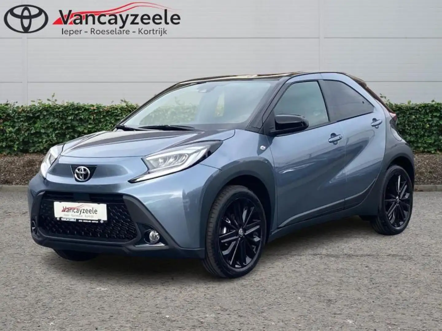 Toyota Aygo X BLACK EDITION Grau - 1