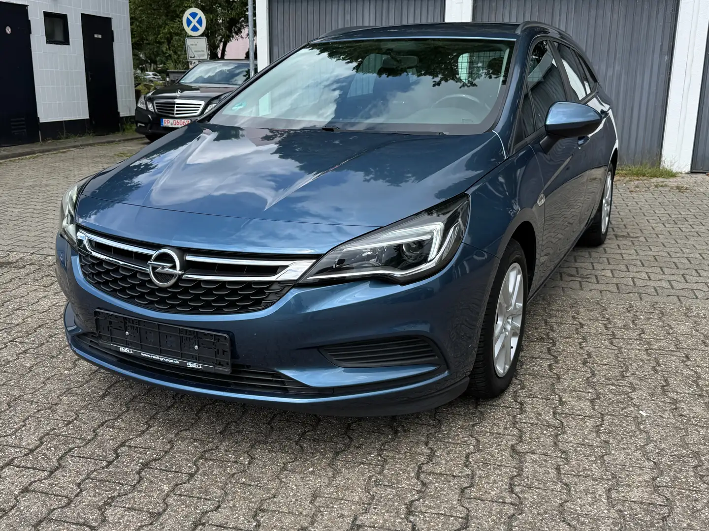 Opel Astra 1.0 Turbo Easytronic Sports Tourer Active Blau - 2