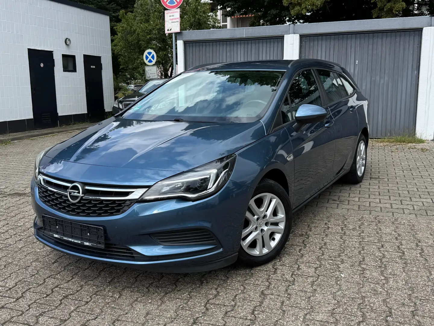 Opel Astra 1.0 Turbo Easytronic Sports Tourer Active Blau - 1