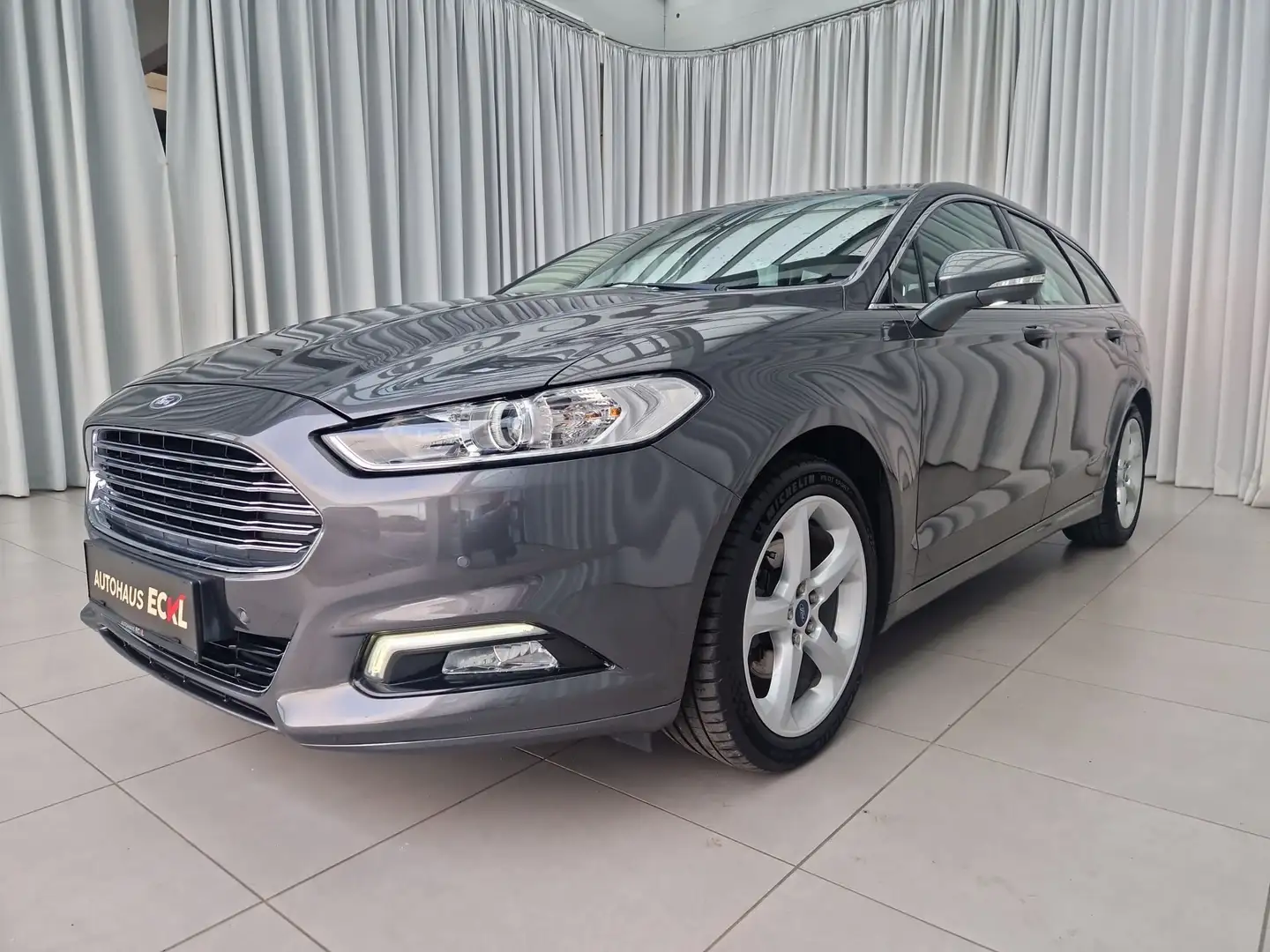 Ford Mondeo Titanium 2xKlima 4xSHZ AUT KlimaA LED LM Grau - 2
