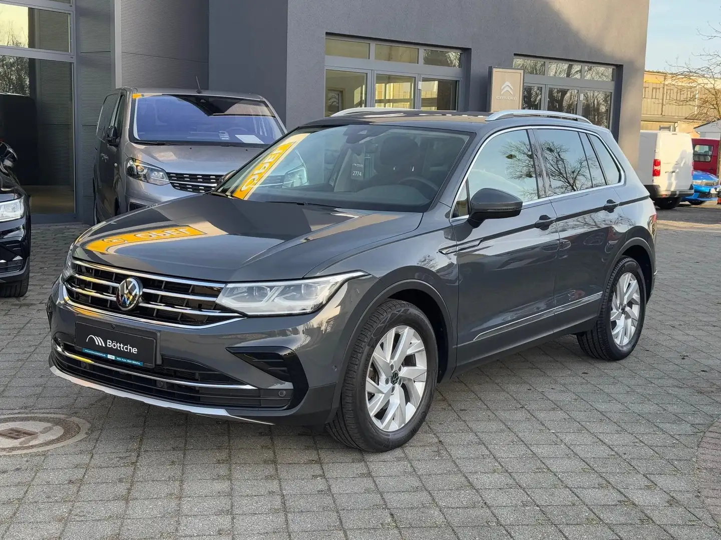 Volkswagen Tiguan Elegance 4Motion 2.0 TDI DSG - STANDH./AHK/SHZ Grijs - 2