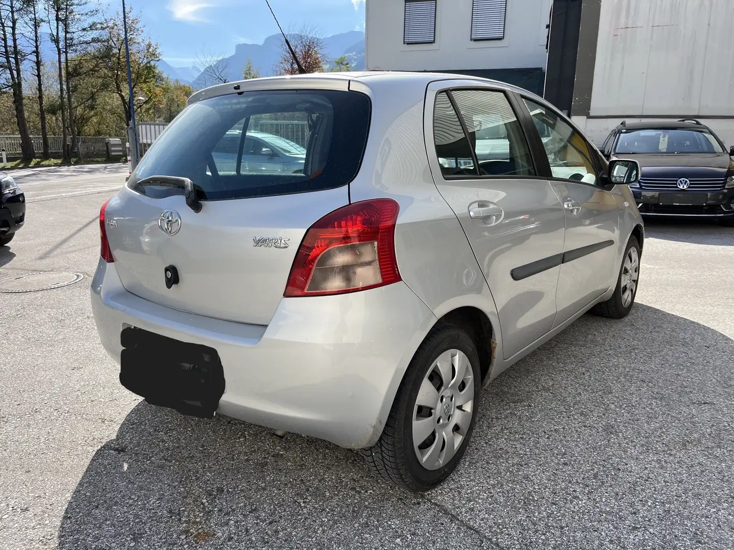 Toyota Yaris 1.0 VVT-i Luna aus 1.Hand 59" km org. 5.Türig Grau - 2